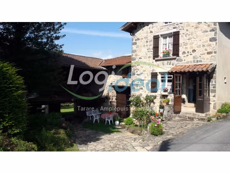 belle maison en pierre avec dépendances et terrain attenant