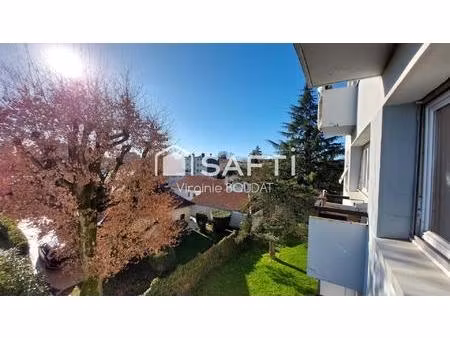vue montagne appartement traversant .