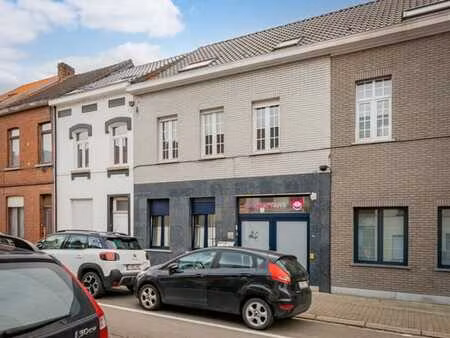 une maison de commerce entièrement rénovée bénéficiant d'un…