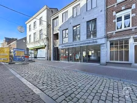 immeuble dans le centre de marche