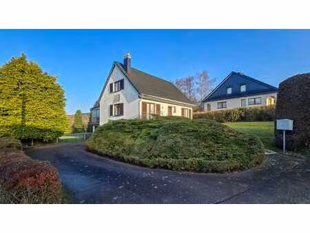 maison sur superbe terrain avec vue dégagée