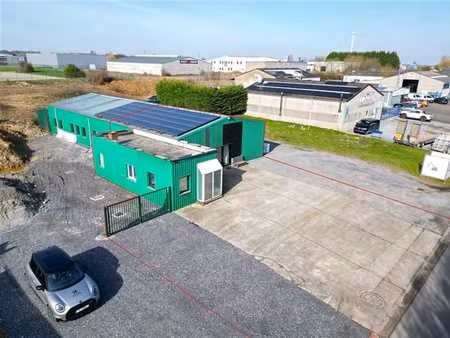 espace de bureaux avec cuisine et parking