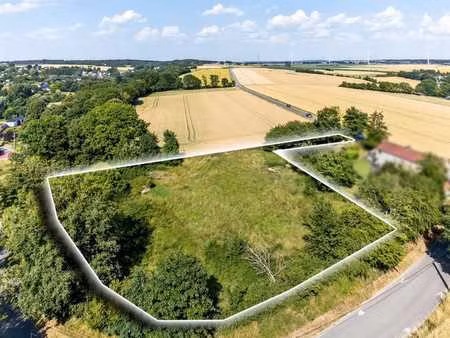 terrain de 4400m2 libre de constructeur