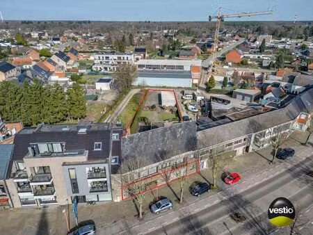 gelijkvloers appartement + handelsruimte + tuin + 5 garag...