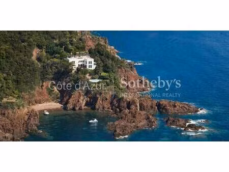 villa avec piscine et terrasse theoule-sur-mer (06)