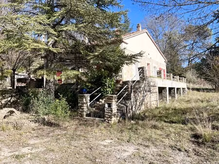 maison de 75 m² sur 8 500 m² de terrain