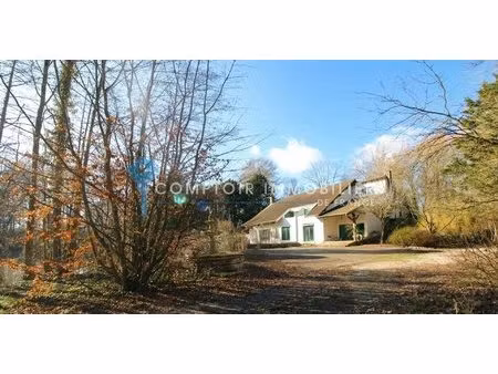 a vendre eure et loir (28) propriété d'exception de 537 m2 sur un parc boisé de 21 ha avec