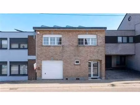 charmante maison 4 chambres avec garage et piscine