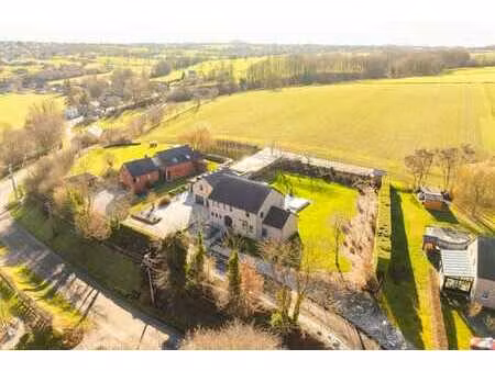 villa avec piscine en retrait de la route à saint remy