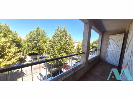 appartement 2 pièces 47 m2  balcon et parking privé