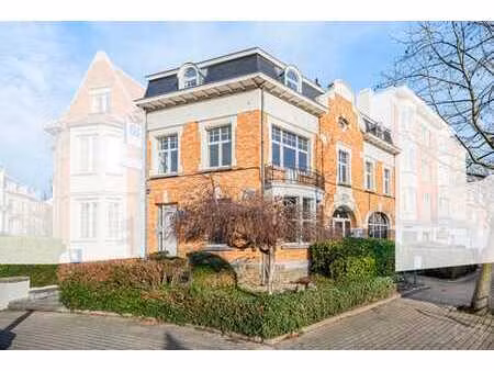 lumière  volumes et potentiel au cœur d’un quartier vert.