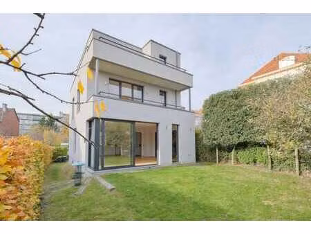 lumineuse villa contemporaine ± 240m² avec jardin et garage