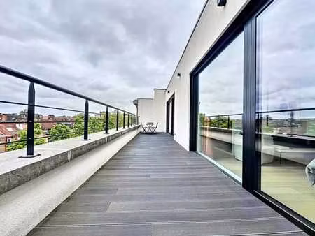 superbe penthouse meuble - 3 chambres et 2 terrasses