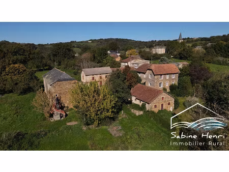 superbe propriété composée de 3 habitations distinctes sur pr