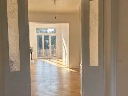 très grand appartement 1 chambre sans vis-à-vis