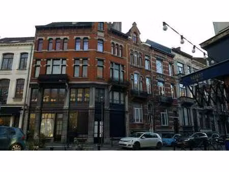 appartement 1 ch. avec mezzanine à st-gilles