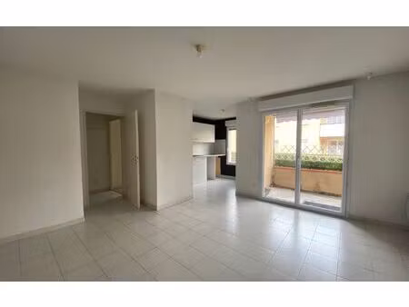 location appartement  m² t-2 à caussade  540 €