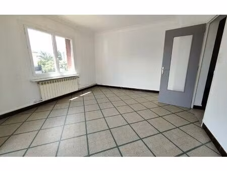 location appartement  84.04 m² t-3 à fontaine  780 €