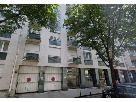 parking/box 15 m² lyon