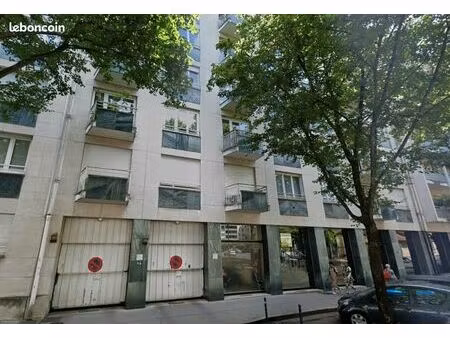 parking/box 15 m² lyon