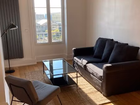 location - lyon 7ème - t2 meublé - lumineux & charme de l’ancien - 58m²