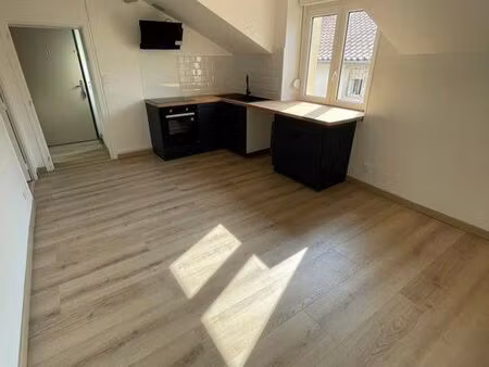 t2 non meublé – 38 m² – 3ᵉ et dernier étage – refait à neuf