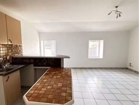 appartement t3 avec parking en plein centre-ville