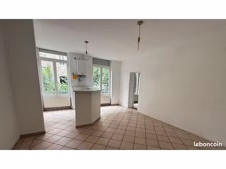 appartement - 2 chambres - rez-de-chaussée donnant sur cour intérieure - crêt de roc