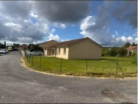 ? maison plain-pied 3 ch – 900 m² terrain – les bardy – saint-priest-taurion