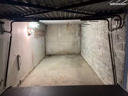 location garage port camargue