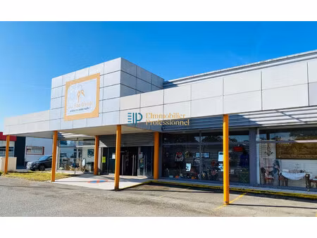 location local commercial