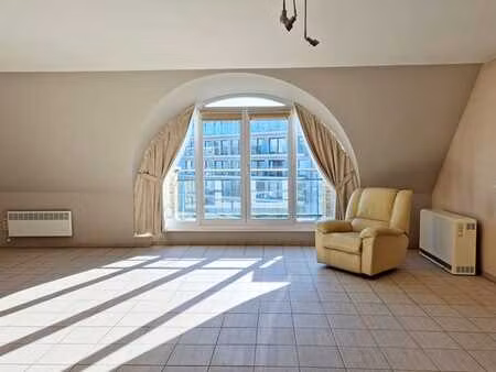 euro i 0502 - appartement très spacieux et bien entretenu...