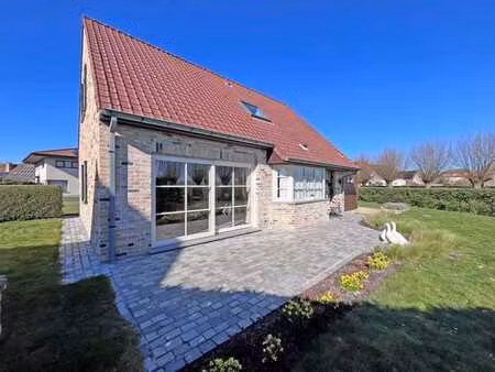 maison charmante prêt à entrer  située au calme  avec peb...