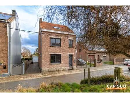 maison chaleureuse à oleye  dans une petite impasse.