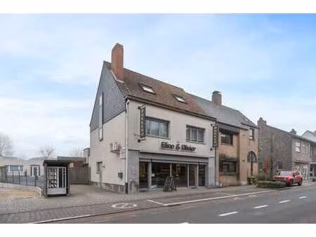 commerce avec habitation dans un emplacement commercial à vi