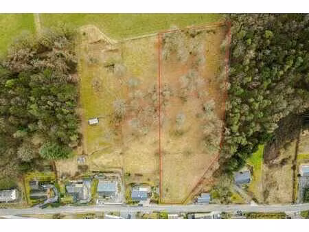 grand terrain à bâtir entre marche et hotton