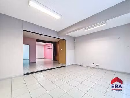 rez-de-chaussée commercial / bureaux – 90 m²