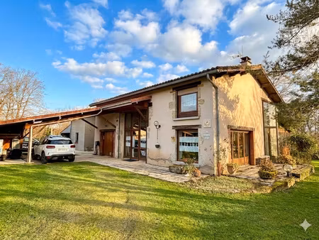 ancienne grange rénovée sur terrain d'envrion 2300m2.