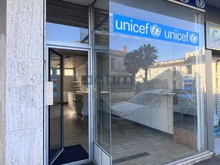 vente bureaux et commerces à la roche-sur-yon (85000) : à vendre / la roche-sur-yon