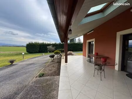 joli coin de paradis pour cette belle villa située à montagnat (01250)