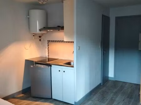 loue studio meublé centre ville + place parking