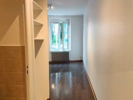 f1 en rdc pour étudiant libre de suite proche ecole architecture au 34 rue du docteur gran