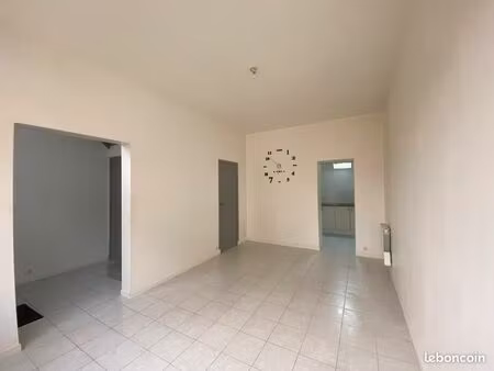 à louer petite maison de ville à arrou