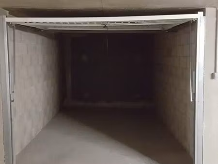 garage fermé 14 m2 dans résidence récente-sécurisée