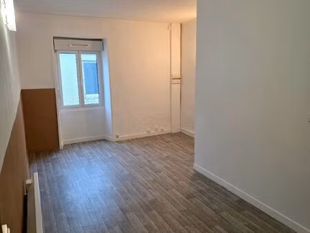 appartement t3  60 m²  plein centre de legé