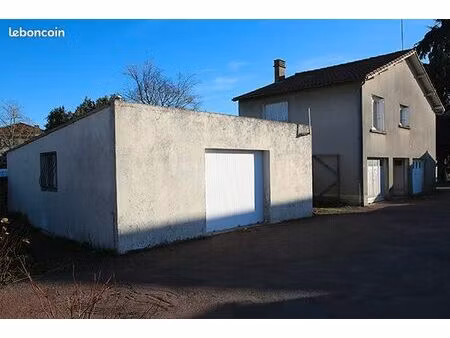 grand garage box plein centre ville