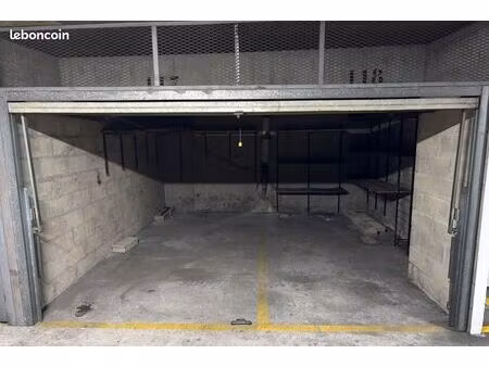 double box fermé et sécurisé – 2 places – parking souterrain – clichy