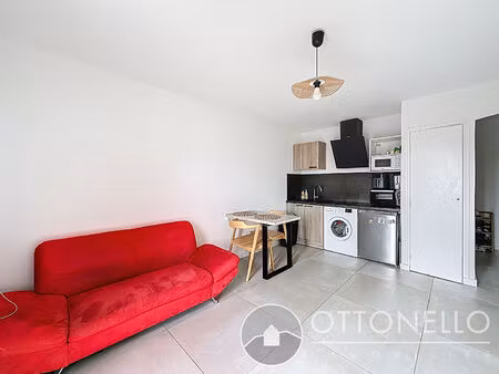 appartement avec balcon parking et cave loué saint-aygulf 25 10 m2