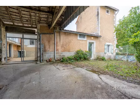 a vendre maison de ville en pierre  avec studio indépendant et dépendances - beau potentie