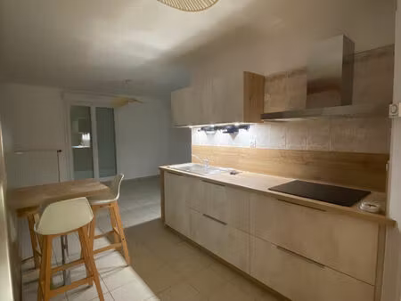 location appartement 3 pièces  53.00m²  châteauneuf